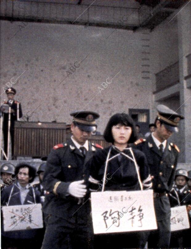 BLANCO Y NEGRO MADRID 09-03-1997 página 33