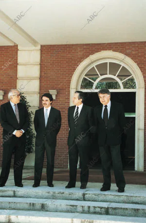 Almuerzo en la Moncloa de los cuatro presidentes que ha tenido la democracia...