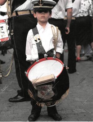 BLANCO Y NEGRO MADRID 05-04-1998 página 32