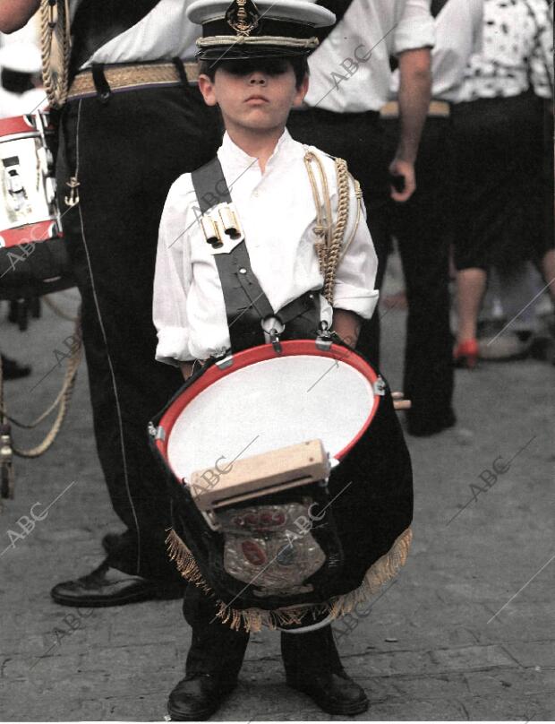 BLANCO Y NEGRO MADRID 05-04-1998 página 32