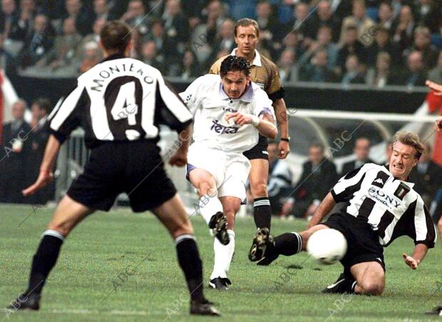 Final de la liga de campeones 1997-1998 en el Amsterdam Arena entre el Real...