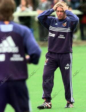 Entrenamiento en el campo de Chantilly de la selección española, después del...