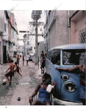 BLANCO Y NEGRO MADRID 21-06-1998 página 40