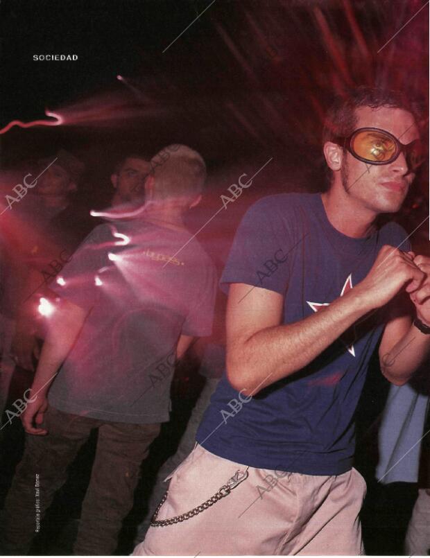 BLANCO Y NEGRO MADRID 26-07-1998 página 52