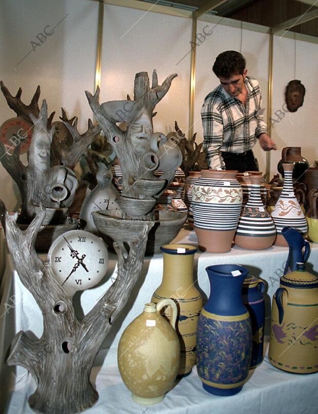 Puesto de Cerámica en la Xv edición de la Feria de artesanía Aragonesa