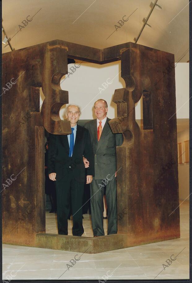 Eduardo Chillida Juantegui junto a Juan Carlos I