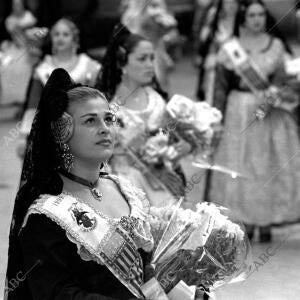 Ofrenda floral A la Virgen de los Desamparados