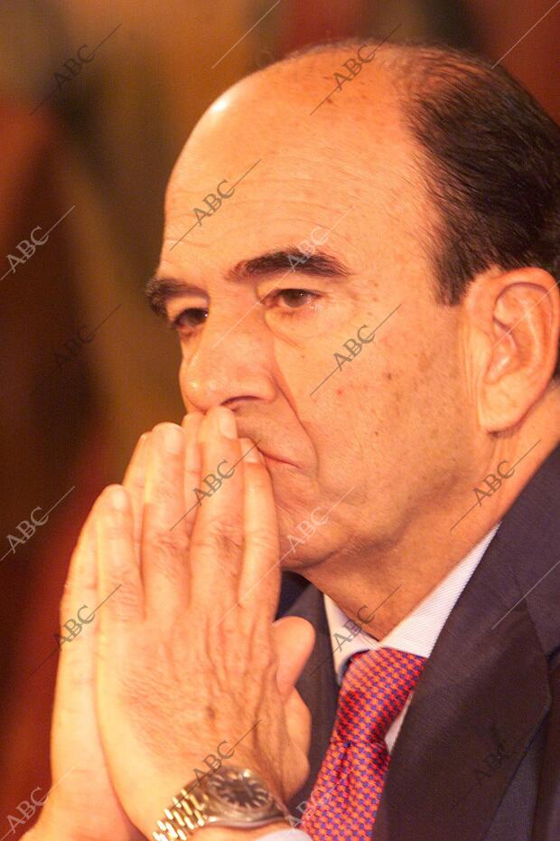 O1-00. Madrid. Rueda de prensa del Bsch. Emilio Botin.Foto Ch. Barroso