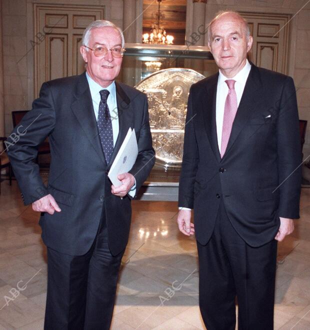 Gonzalo Anes y victor Garcia de la Concha antes de empezar la conferencia del...
