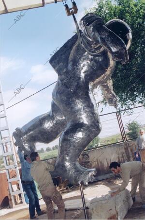 Valdemoro quiere que «Astro», una espectacular escultura de un astronauta, sea...