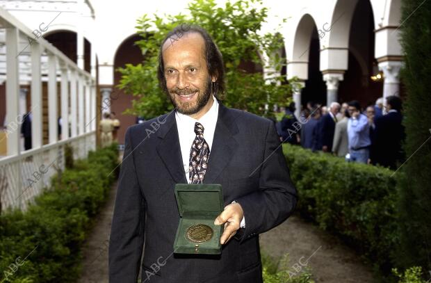 Sevilla entrega del premio A Paco de lucia en la Consejria de Cultura