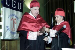 acto académico de investidura como doctor Honoris causa por la Universidad san...