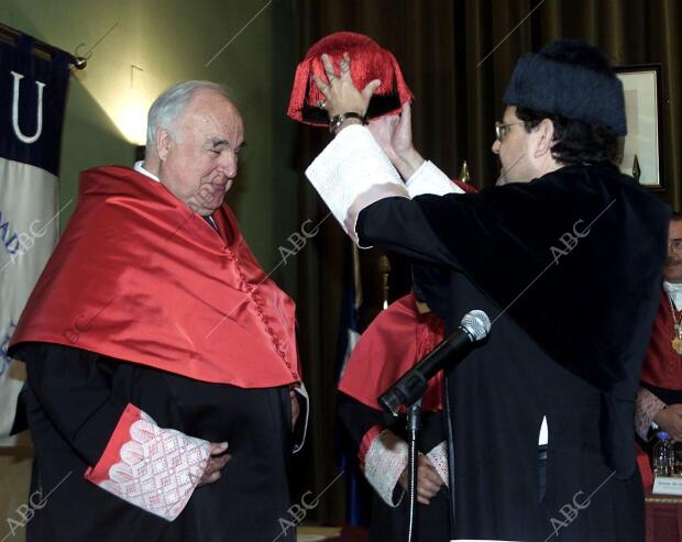 acto académico de investidura como doctor Honoris causa por la Universidad san...