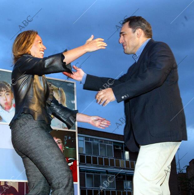 el candidato A la presidencia de la Comunidad de Madrid Rafael Simancas y la...