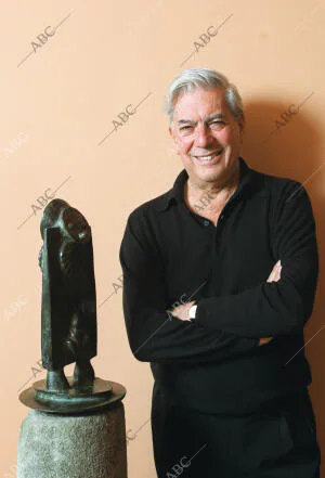 Mario Vargas Llosa, Escritor