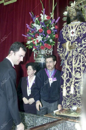 Su SAR el Príncipe Felipe de Borbón, en el tradicional besapiés en la Basílica...