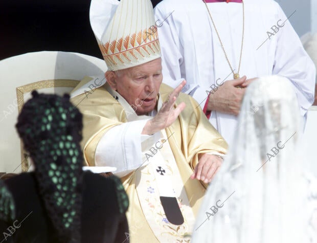 Misa de canonización presidida por Su Santidad el Papa Juan Pablo II, celebrada...