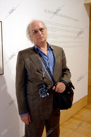 El director de cine y fotógrafo Carlos Saura en la rueda de prensa de su...