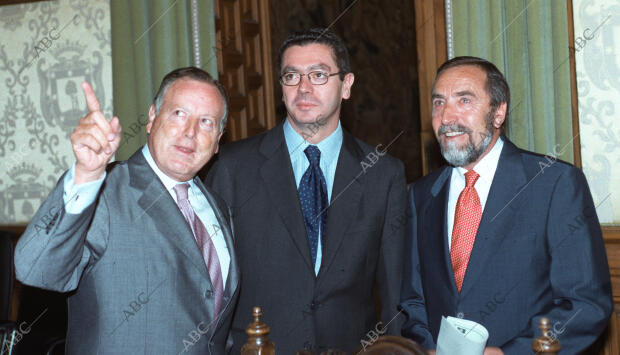 Alberto Ruiz-Gallardón, Juan barranco y José Mª Álvarez del manzano en el...