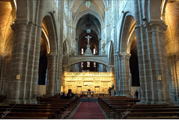 Nave central de la catedral de Ávila, sede de las Edades del hombre en 2004