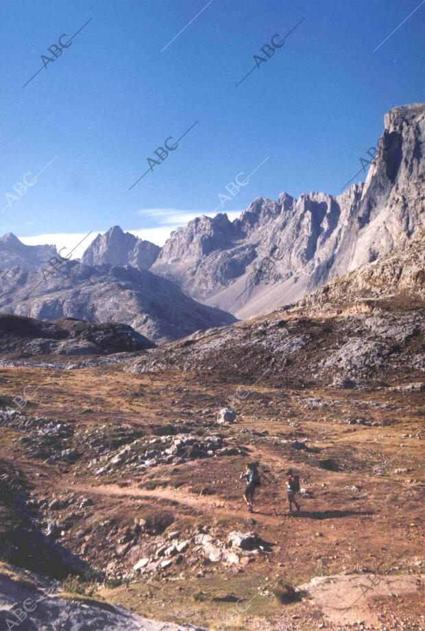 (Ca.). Imagen de los Picos de Europa