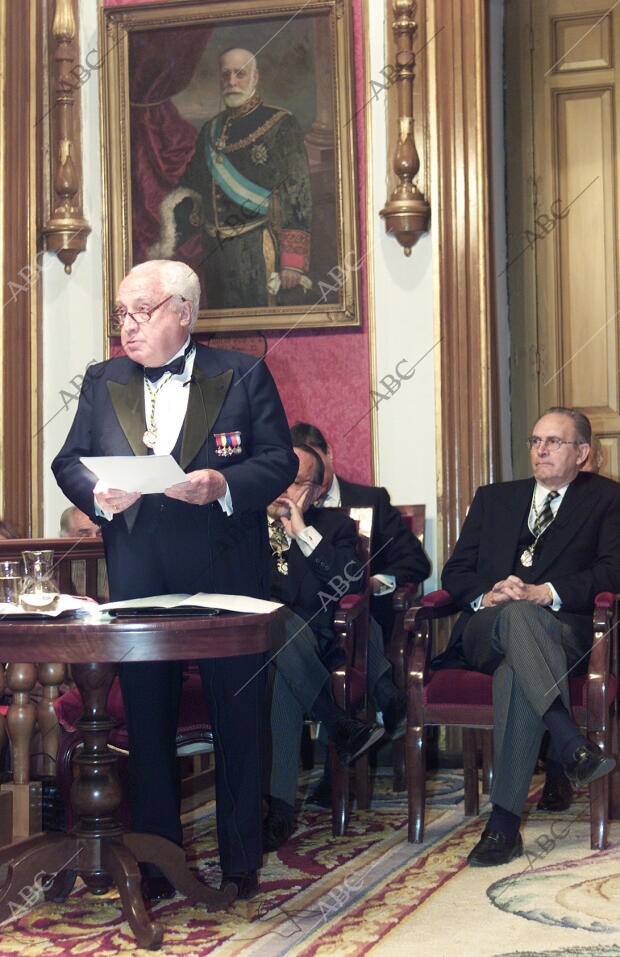 don Manuel Jiménez de Parga y Cabrera, en la real academia de Ciencias Morales y...