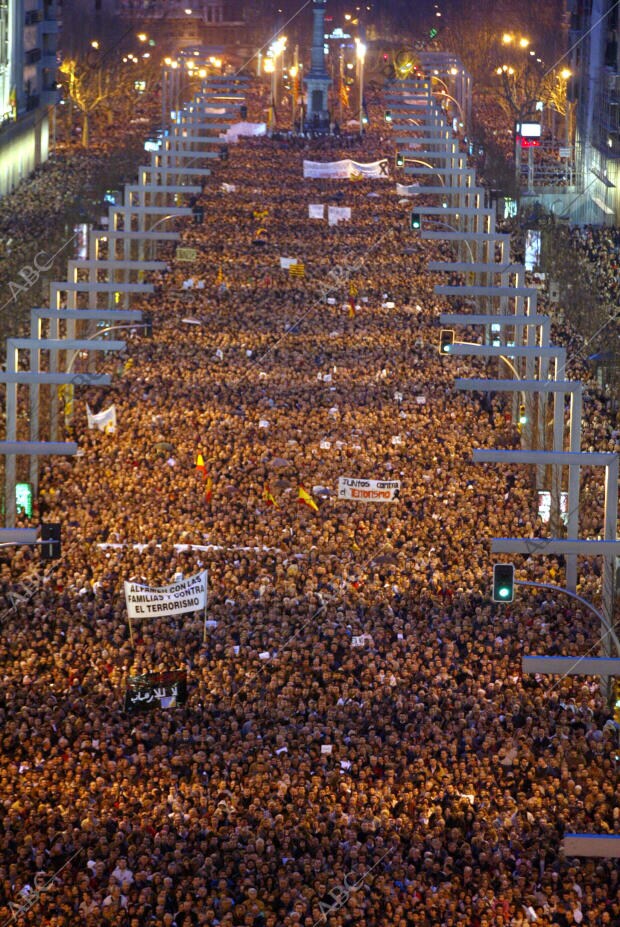 Manifestación por el atentado de Madrid, el paseo de la independencia desde la...