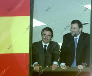 En la Imagen: Aznar y Rajoy en el balcón de Génova