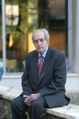 Fernando Morán, ministro de Asuntos Sociales