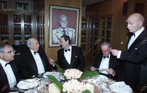 cena de los Premios Cavia, Luca de tena y Mingote en la casa de Abc, Presidida...