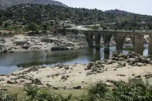 reportaje sobre la Sequia que Ufren los Pantanos de en la imagen el pantano Deel...