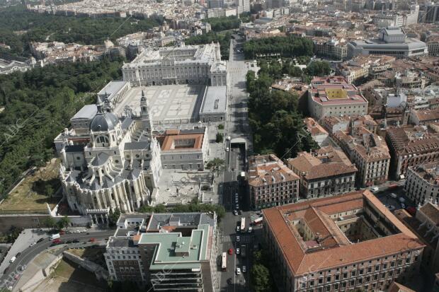 En la imagen: Vista de la Catedral de la Almudena y del Palacio Real