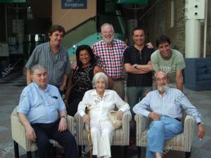 Ana María Matute, Luis García Montero, Almudena Grandes, Ángel González Muñiz,...