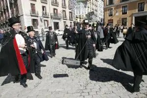 Pasacalles de la Cofradía de la Sardina en su visita al Ayuntamiento de Madrid...