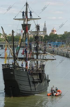 Llegada al muelle de las Delicias de Sevilla de la nao Victoria