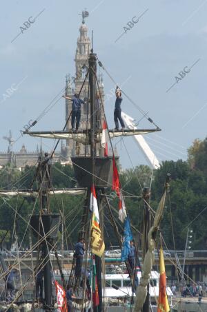 Llegada al muelle de las Delicias de Sevilla de la nao Victoria