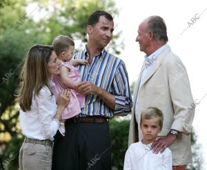 Posado oficial de la Familia Real en el palacio de Marivent