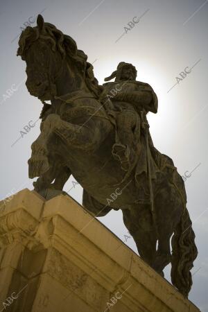 Estatua ecuestre del Rey Jaime I