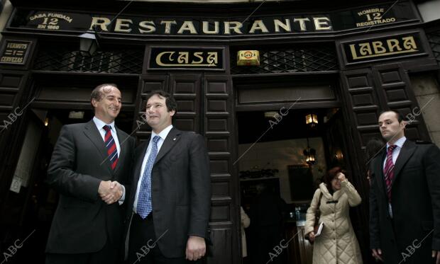 Miguel Sebastián, candidato del PSOE a la alcaldía de Madrid, y Jordi Hereu,...