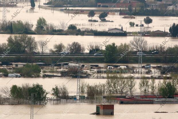 212 metros cúbicos por segundo y 5,11 metros de altura