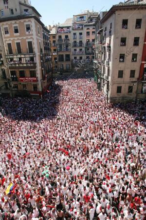 pamplona,6-7-07-chupinazo en las fiestas de san fermin en pamplona-foto ernesto...