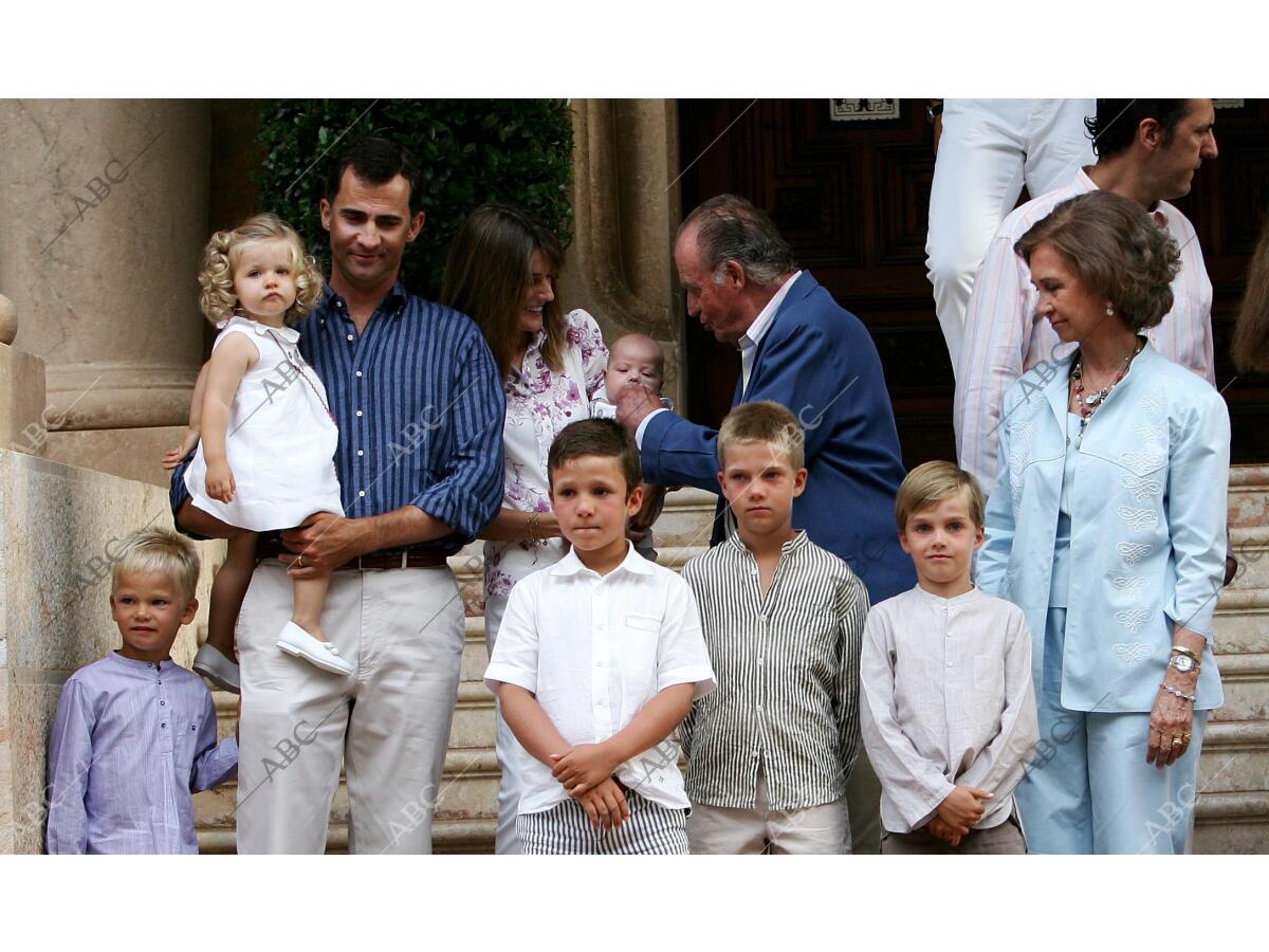 Foto Oficial De Verano De La Familia Real Al Completo En El Palacio De Marivent Archivo Abc 2990