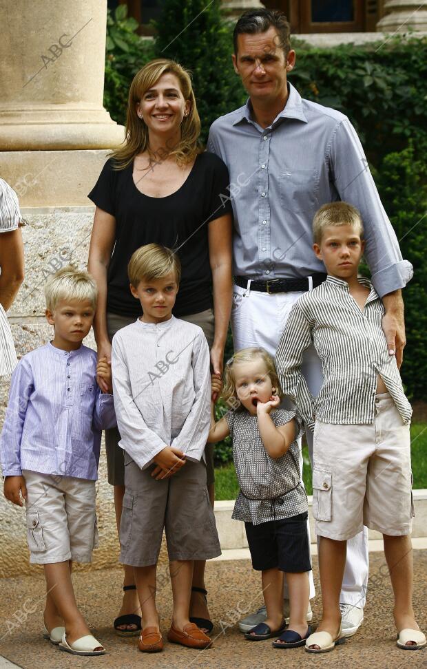 Foto Oficial De Verano De La Familia Real Al Completo En El Palacio De Marivent Archivo Abc 8575