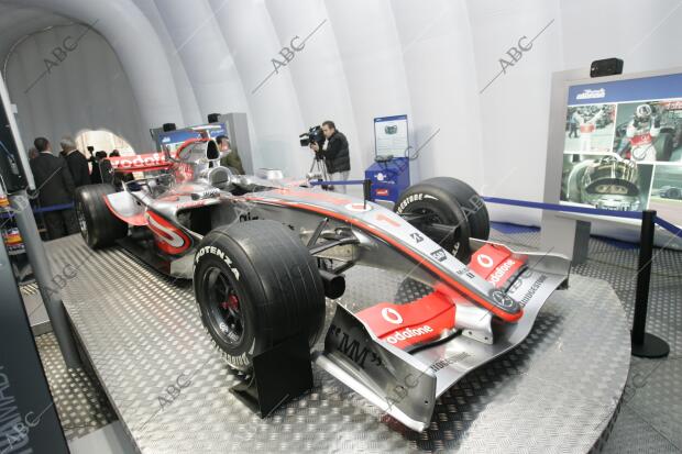 Catedral en dos Carpas una Exposicion Dedicada A Fernando Alonso