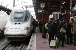 Primer viaje del AVE entre las ciudades de Valladolid - Segovia - Madrid