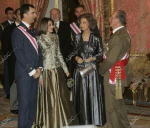 Con presencia S.M. los Reyes -los Principes de Asturias y el presidente del...