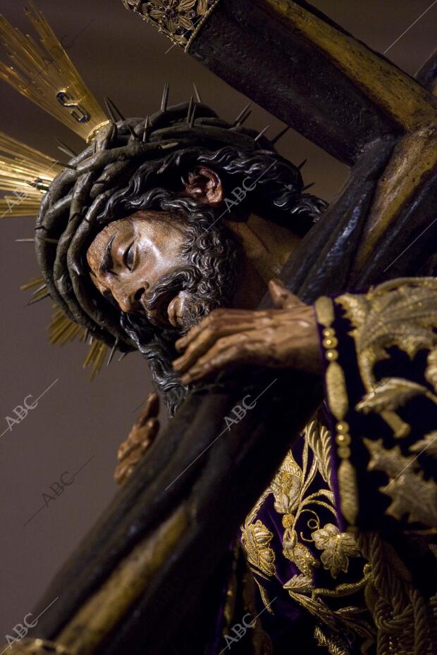 Nuestro padre Jesús del gran poder con la túnica de los Cardos