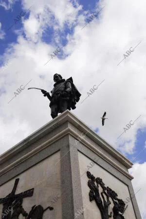 Estatua de Miguel de Cervantes en la plaza de Cervantes