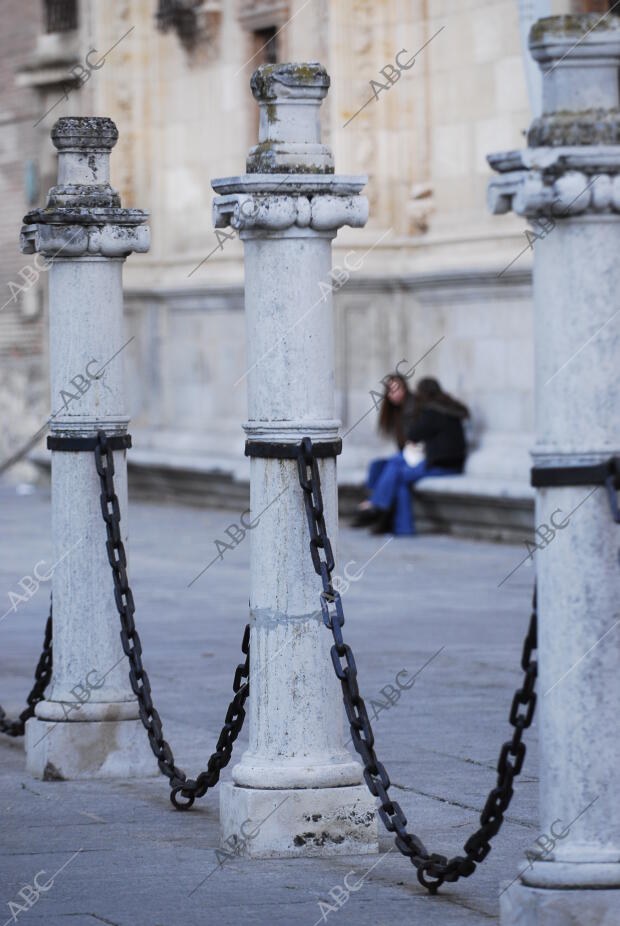 Plaza de San Diego con la Universidad cisneriana de fondo