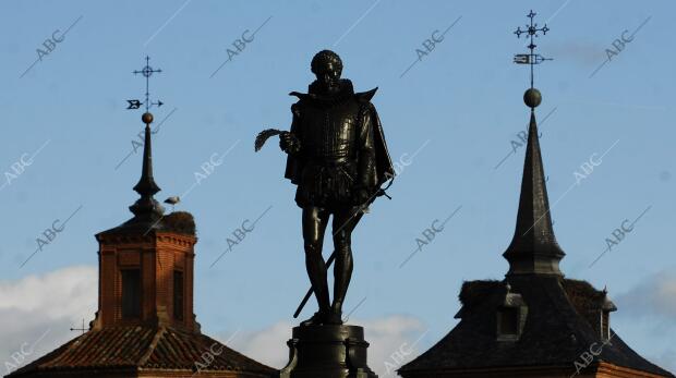 Estatua de Miguel de Cervantes en la plaza de Cervantes